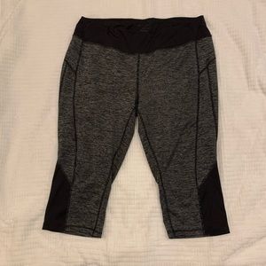 Size 1X workout capris